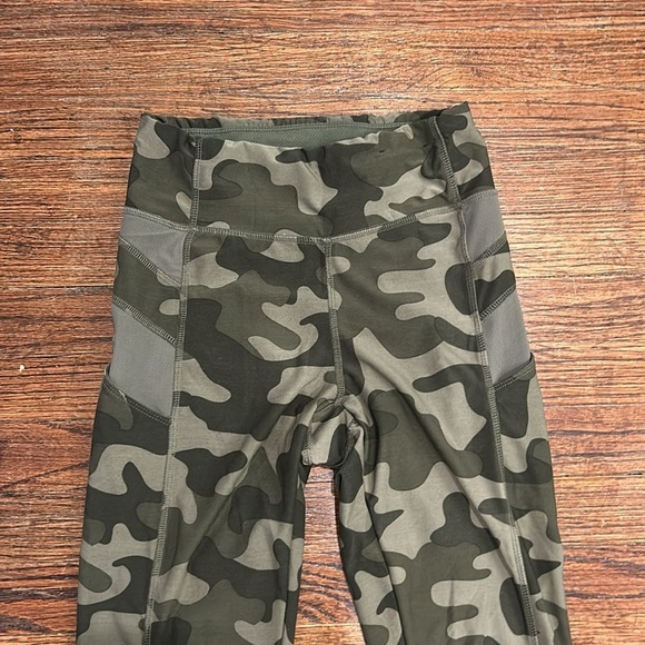 Fabletics Green Camo Leggings - Picture 3 of 6